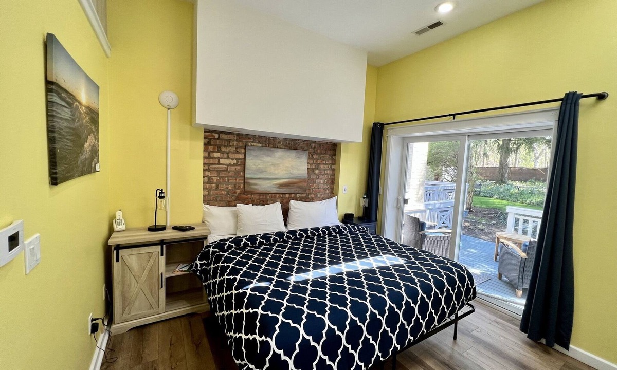 New Buffalo House | Eber Knight Studio - King size with Jacuzzi