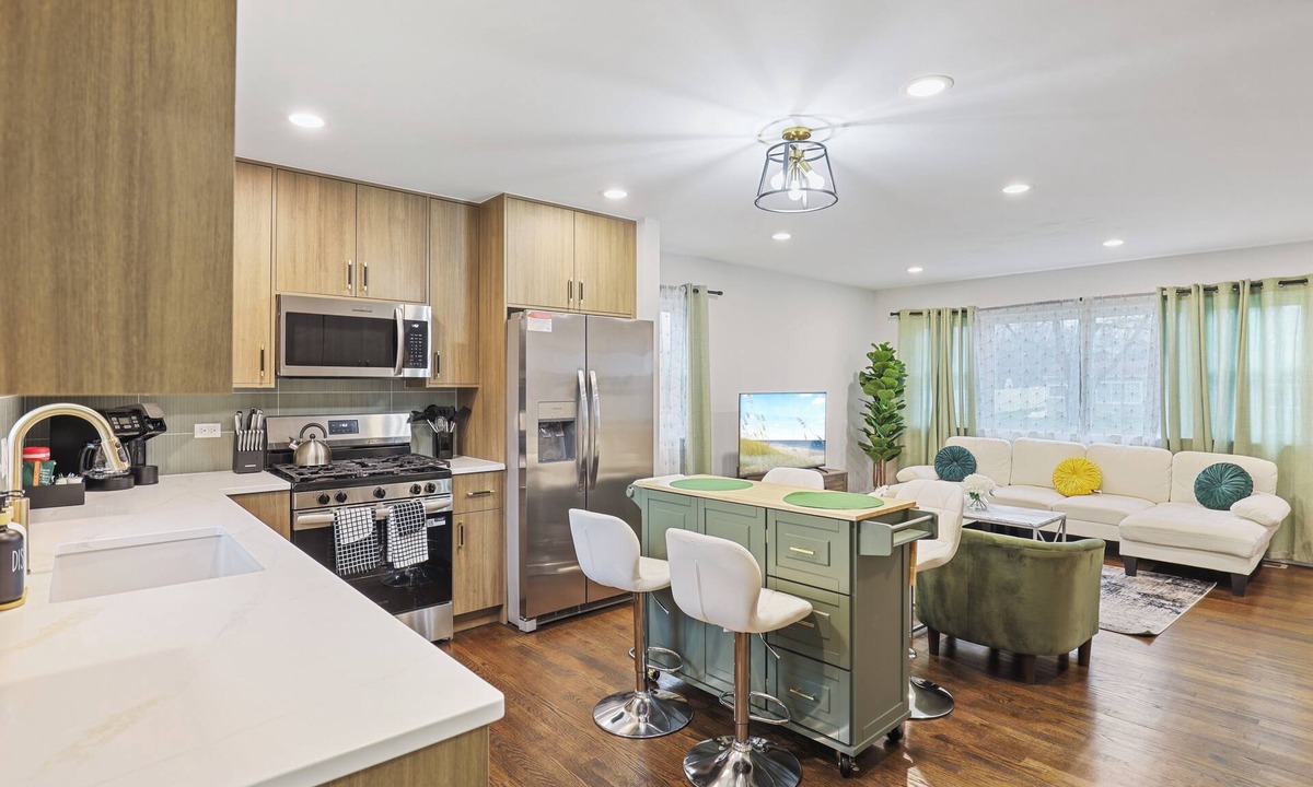 Arlington Heights House | Elegance: 4BR - 2 BT NEW Modern Ranch w/2 Living Rooms