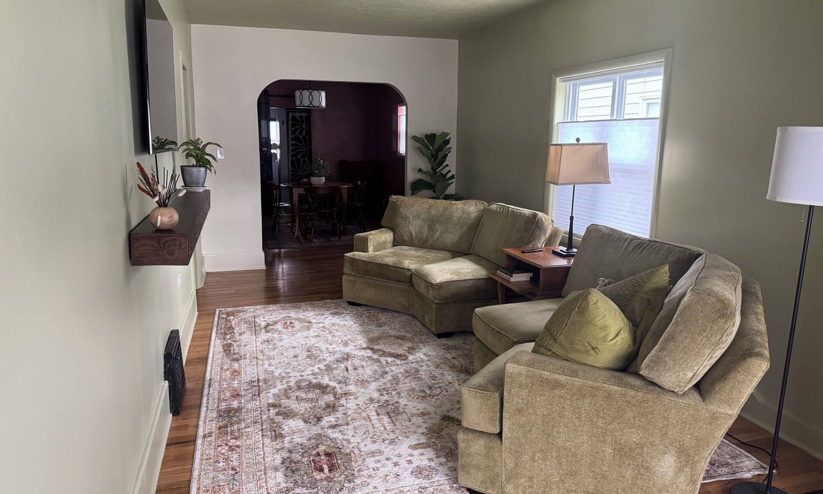 Grand Rapids House | Emjay's Place