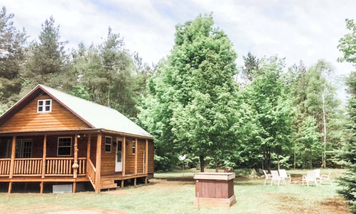 Newberry Cabin | Enjoyable 2 bedroom cabin with loft in charming Newberry perfect for a getaway!