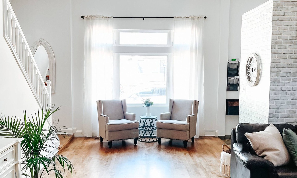 Lakeview House | Entire house 1 city block from Wrigley Field.