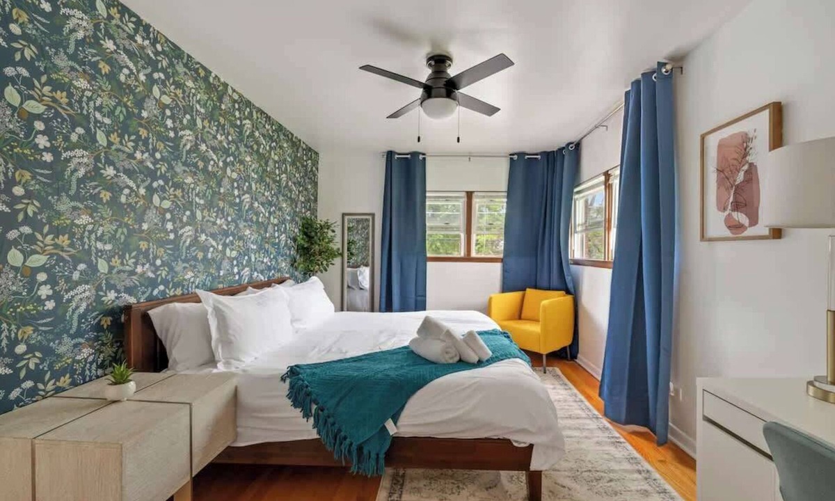 Westmont Apartment | Executive Retreat - 2 Parking Spaces, Sleeps 4!