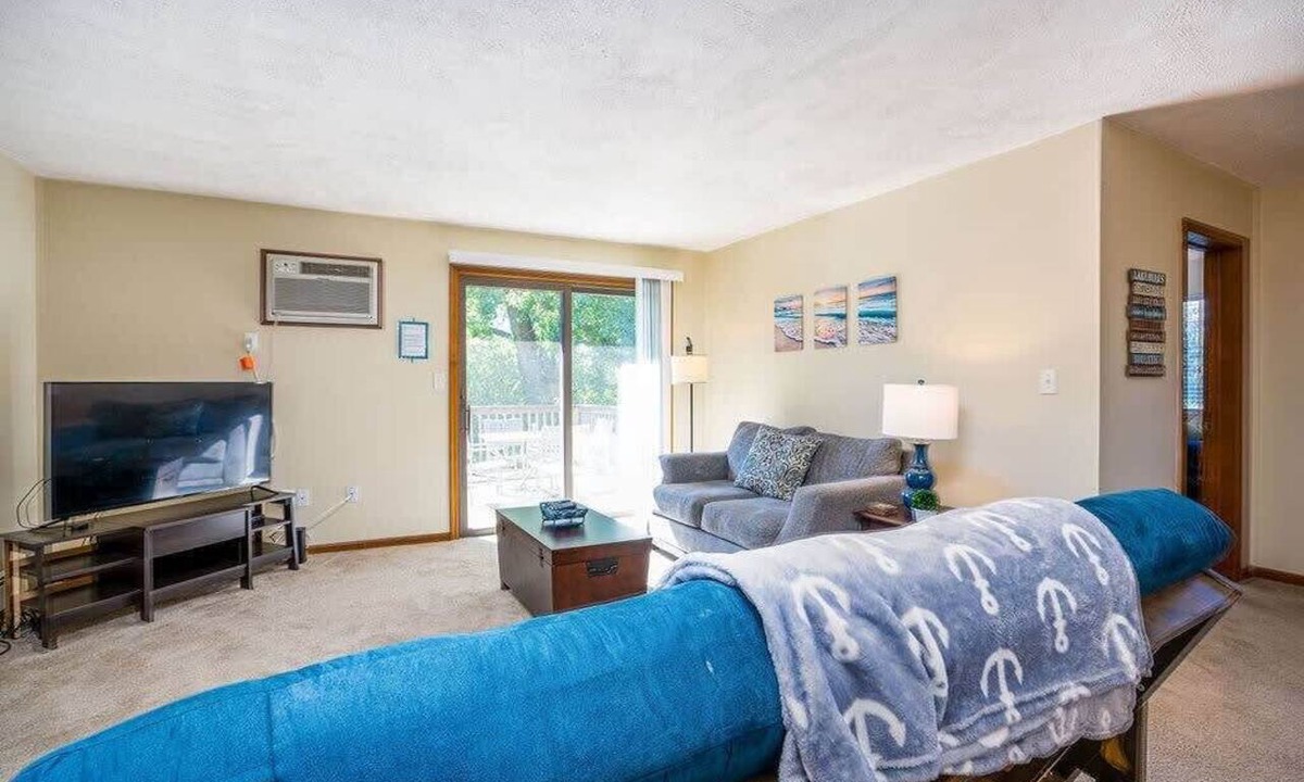 Rockford Apartment | Explore Downtown Rockford! Charming Condo Retreat