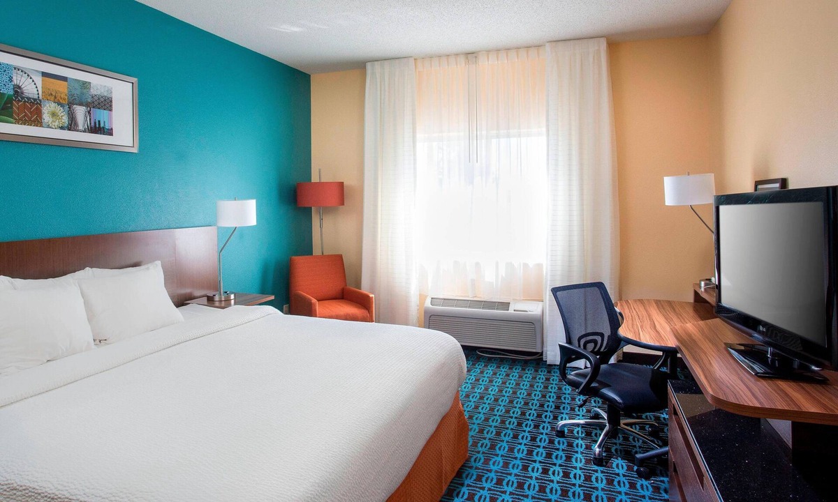 Peru Hotel | Fairfield Inn & Suites Peru