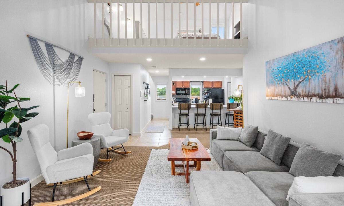 Acme Condo | Fairway Loft- 2 BR/2BA Condo Minutes from Beaches, Ski Hills, & TC Horse Shows