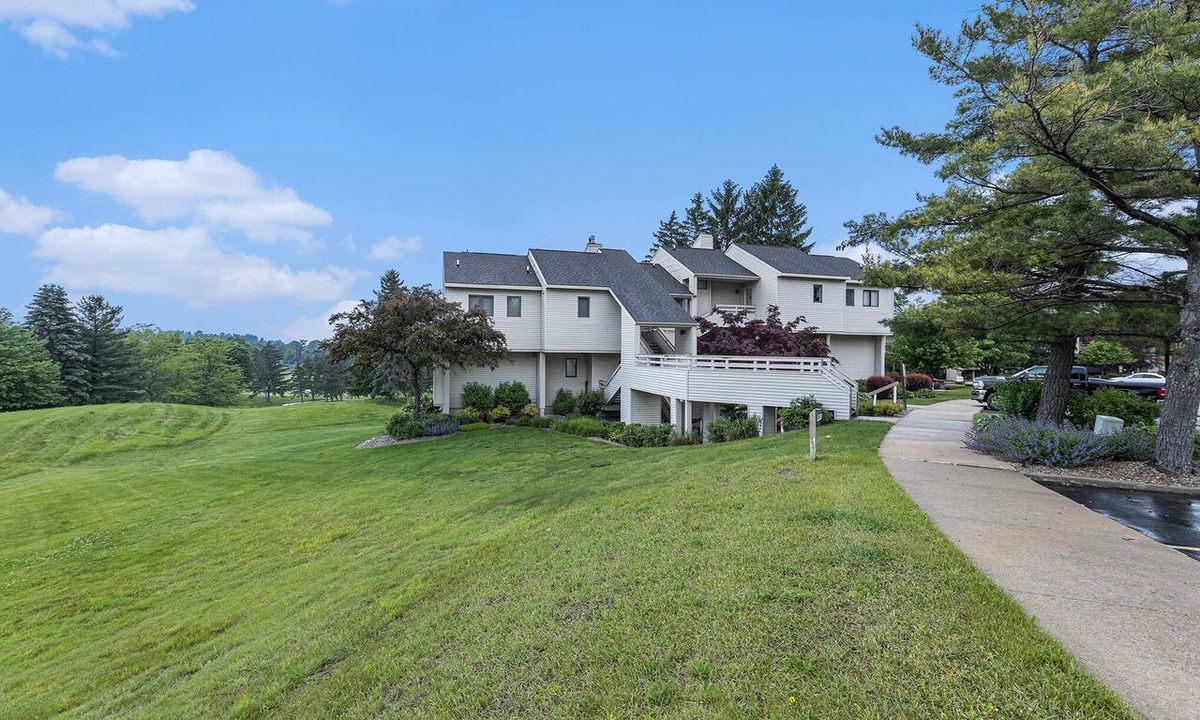 Acme Condo | ⛳ Fairway View Retreat @ Grand Traverse Resort | 2 Suites + Golf Deck + Champagne Welcome ➠ 5166