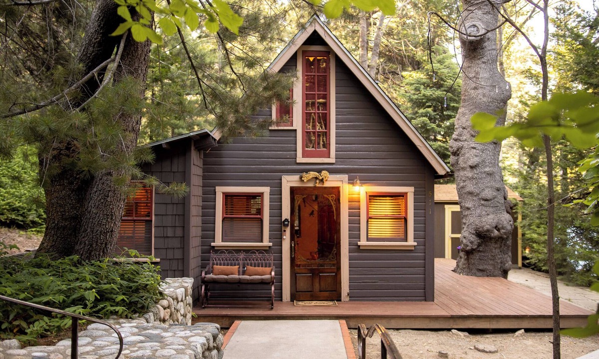 Lake Arrowhead Cabin | Fairytale themed secluded cabin- pets ok, king bed, fast Wi-Fi!