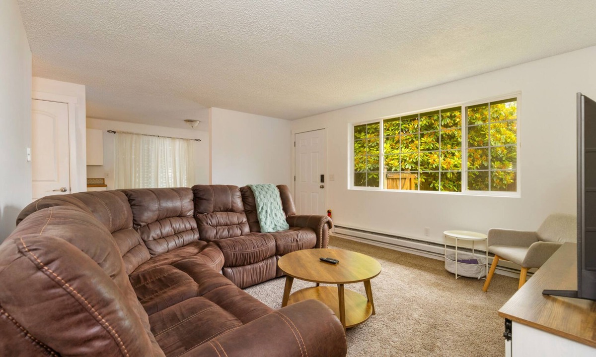 Picnic Point-North Lynnwood House | Family-Friendly 2BR Duplex | Garage & Backyard