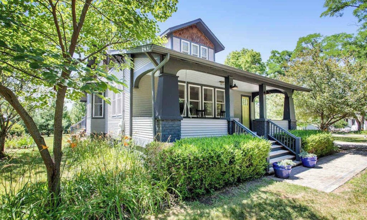 Three Oaks House | Family Home with Porch & Deck, Private Hot Tub, Firepit, & Fast WiFi - 1 Dog OK