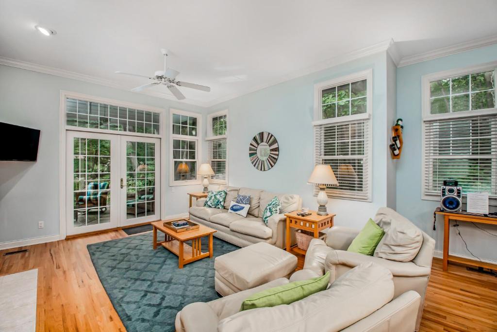 New Buffalo House | Forest Beach Getaway