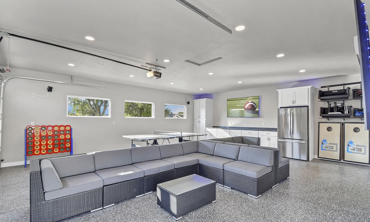 Green Bay House | FULL Remodel, loaded Entertainment Garage! Steps to Lambeau, Titletown, Resch!