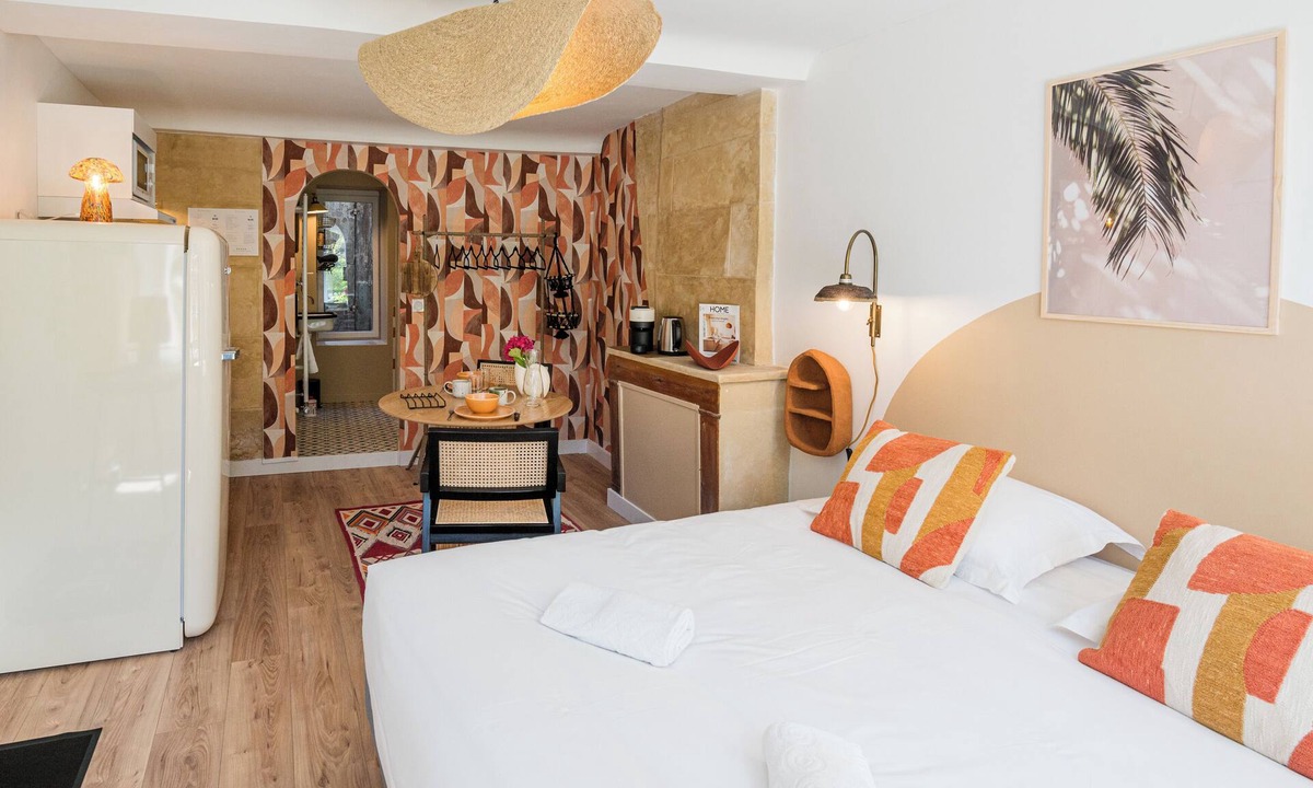 Hastings Apartment | Fully-equipped 20m² studio on raised first floor. Ideal Caen location.