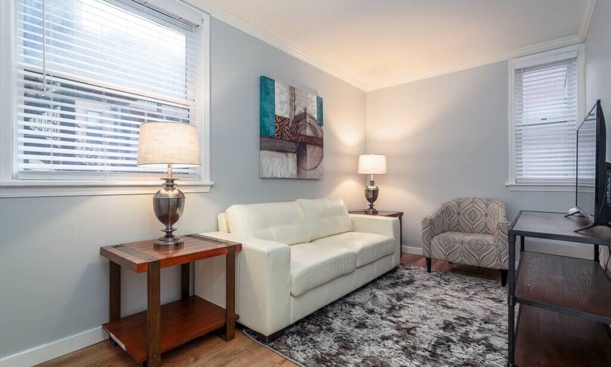 Old Town Apartment | Fully Furnished Rental in Old Town - 2 beds - Unit 2R