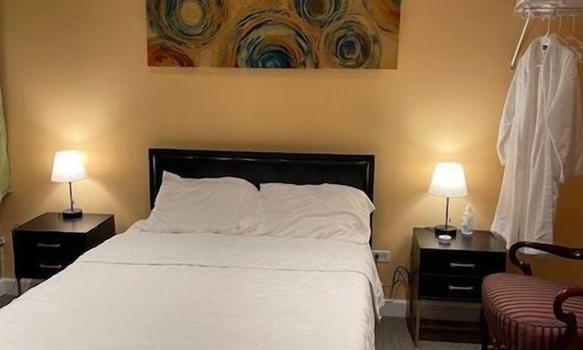 Killgubbin Apartment | Furnished Room's Downtown Chicago River North Neighborhood