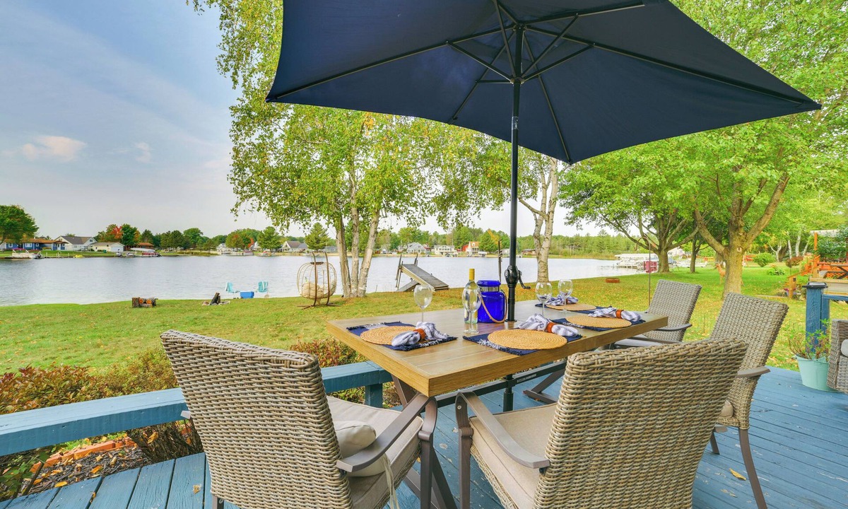 Lake City House | Game Room & Hot Tub! Waterfront Lake City Getaway