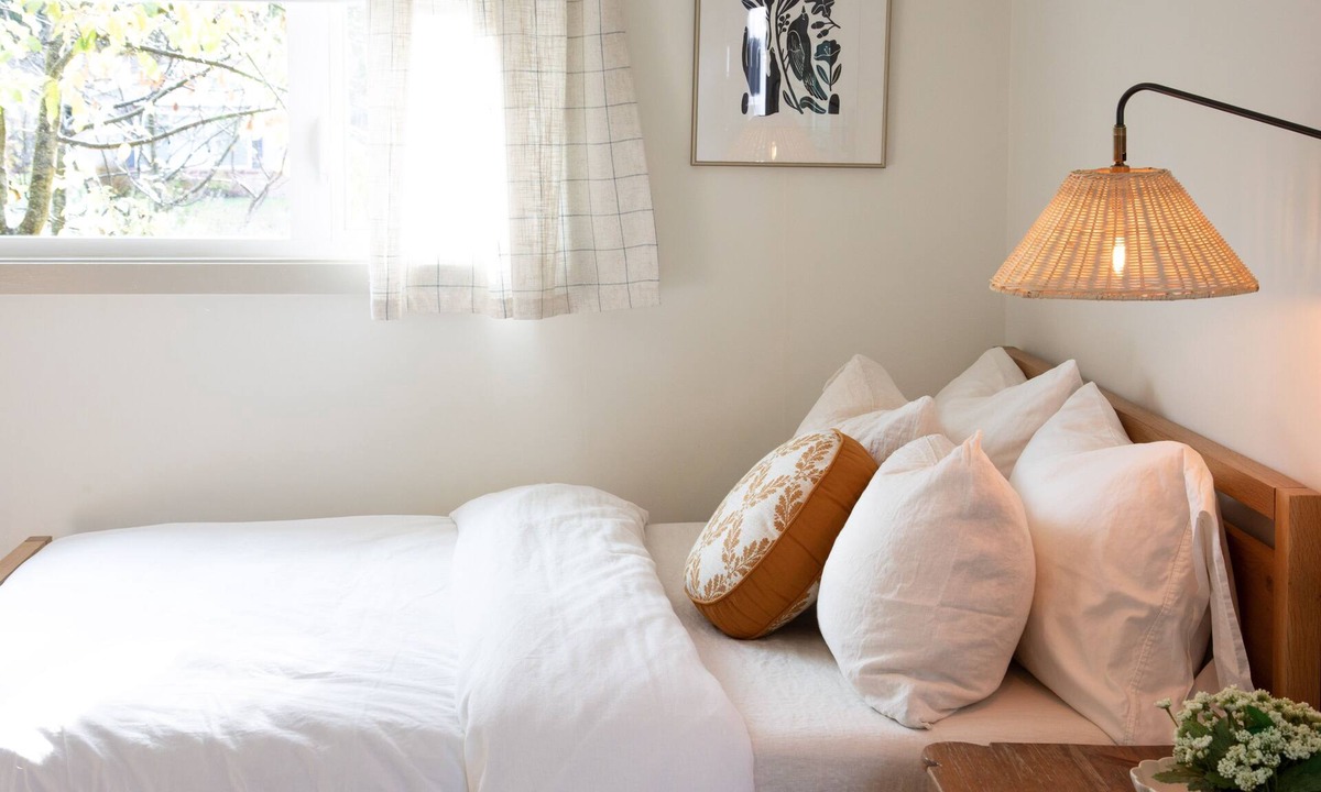 Silver Lake House | Garden Guest House in a peaceful neighborhood