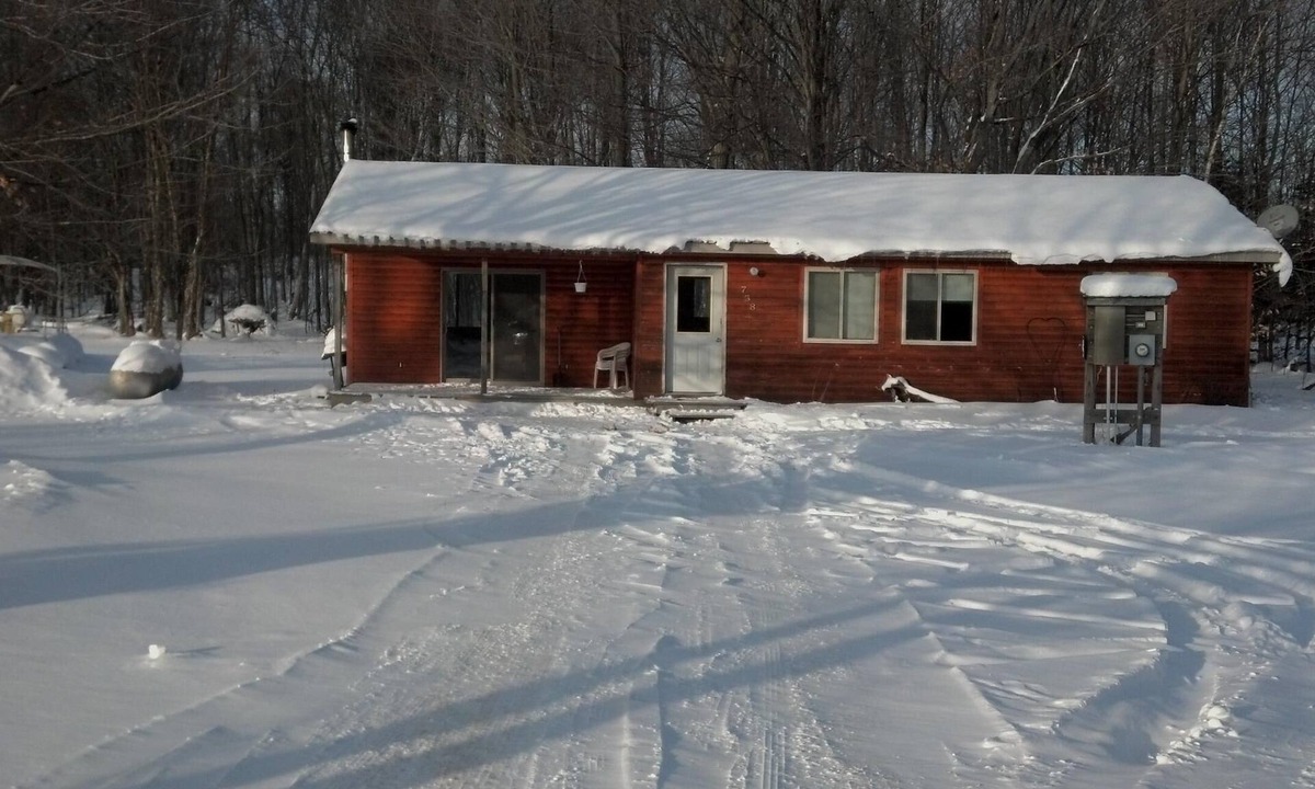 Germfask Cabin | Germfask Mi, 2 Bedroom Cabin, perfect for that U.P. getaway ! Clean and quite!
