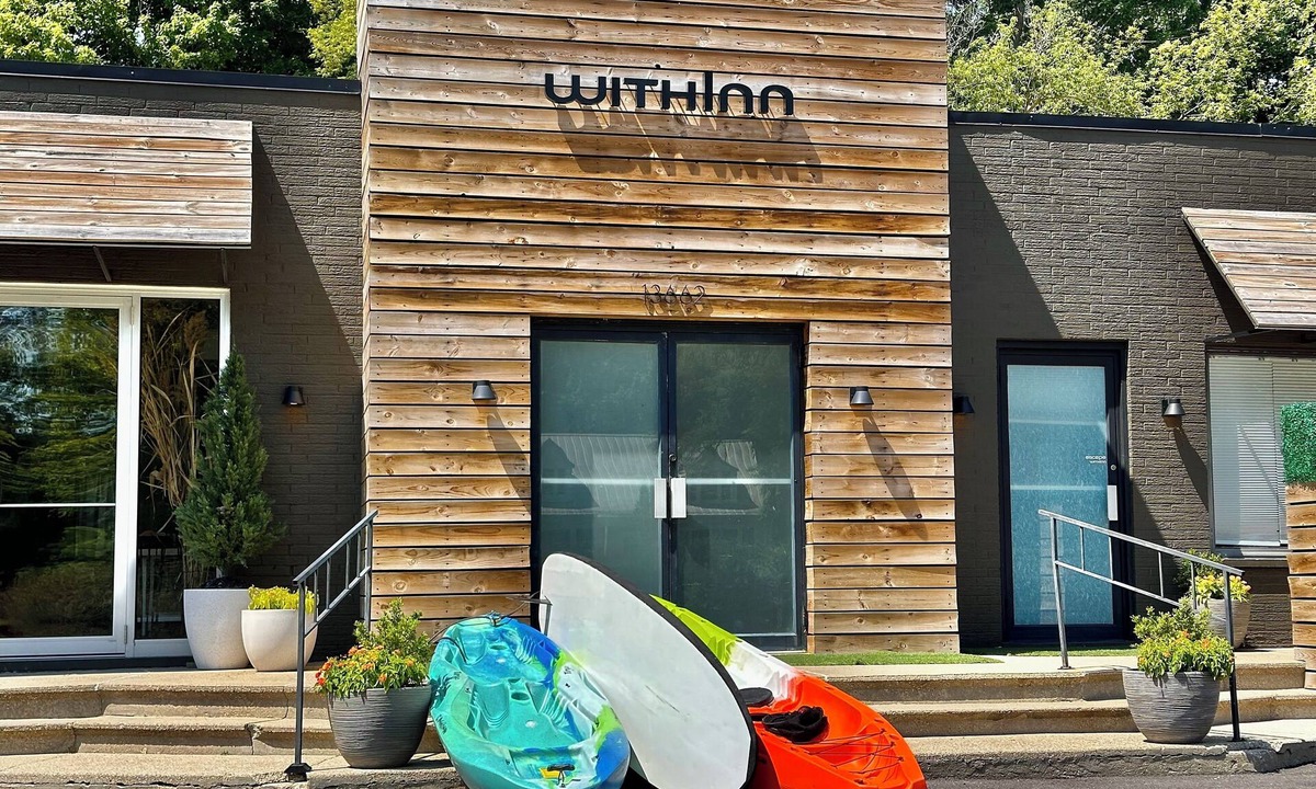 Shorewood-Tower Hills-Harbert Apartment | Getaway WithInn-Relaxation Centrally Located to Beaches and Walkable Restaurants