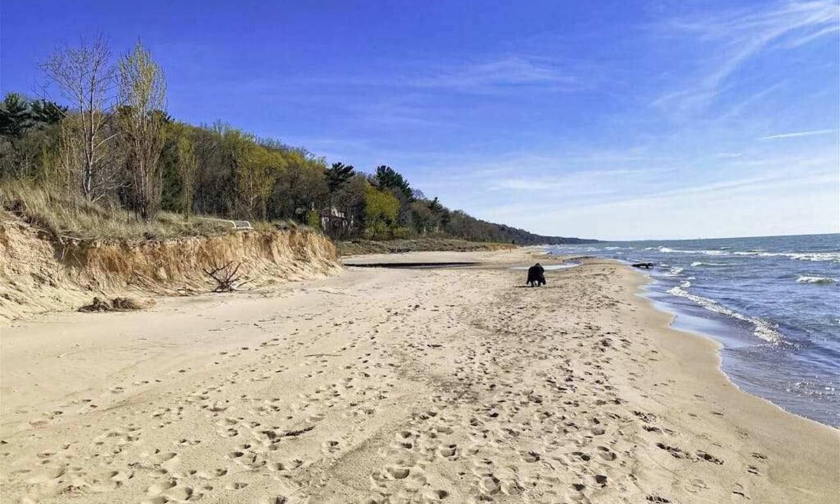 Shorewood-Tower Hills-Harbert House | Gigantic lakefront home with private hot tub, washer/dryer, AC, deck, & firepit