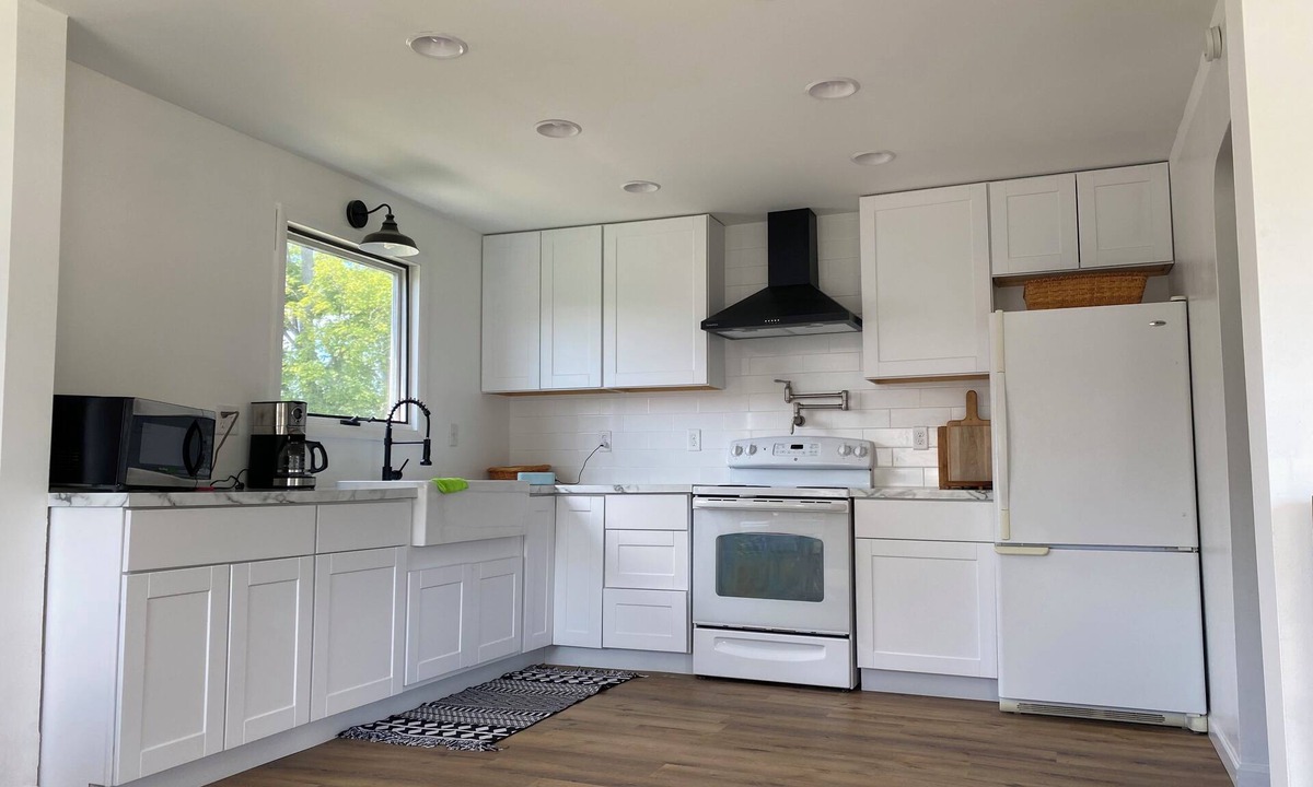 Gladstone House | Gladstone Beach Home Near Harbor & Main Street with Gated Yard, Pet Friendly