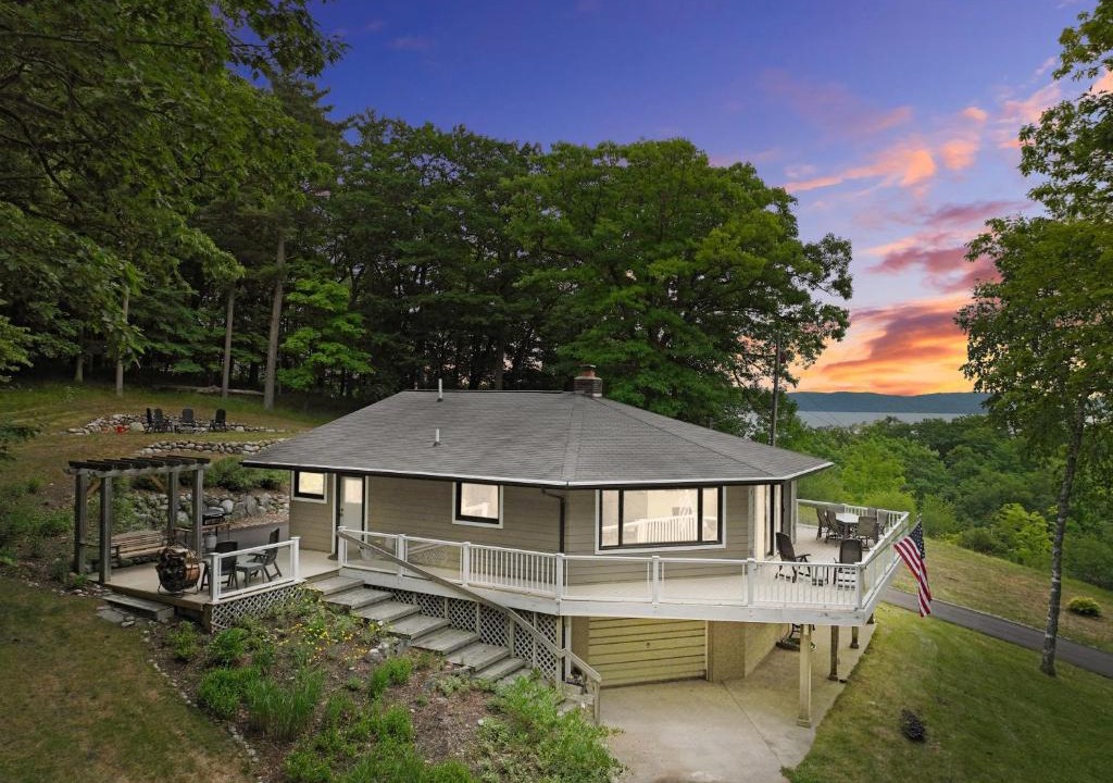 Empire House | Glen Lake Ridge