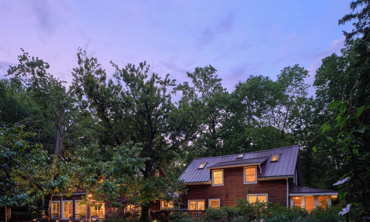 Union Pier House | Goldberry Woods Estate on 30 acres with Farm/Kayaks/Trails/Pool/Beach- Sleeps 50