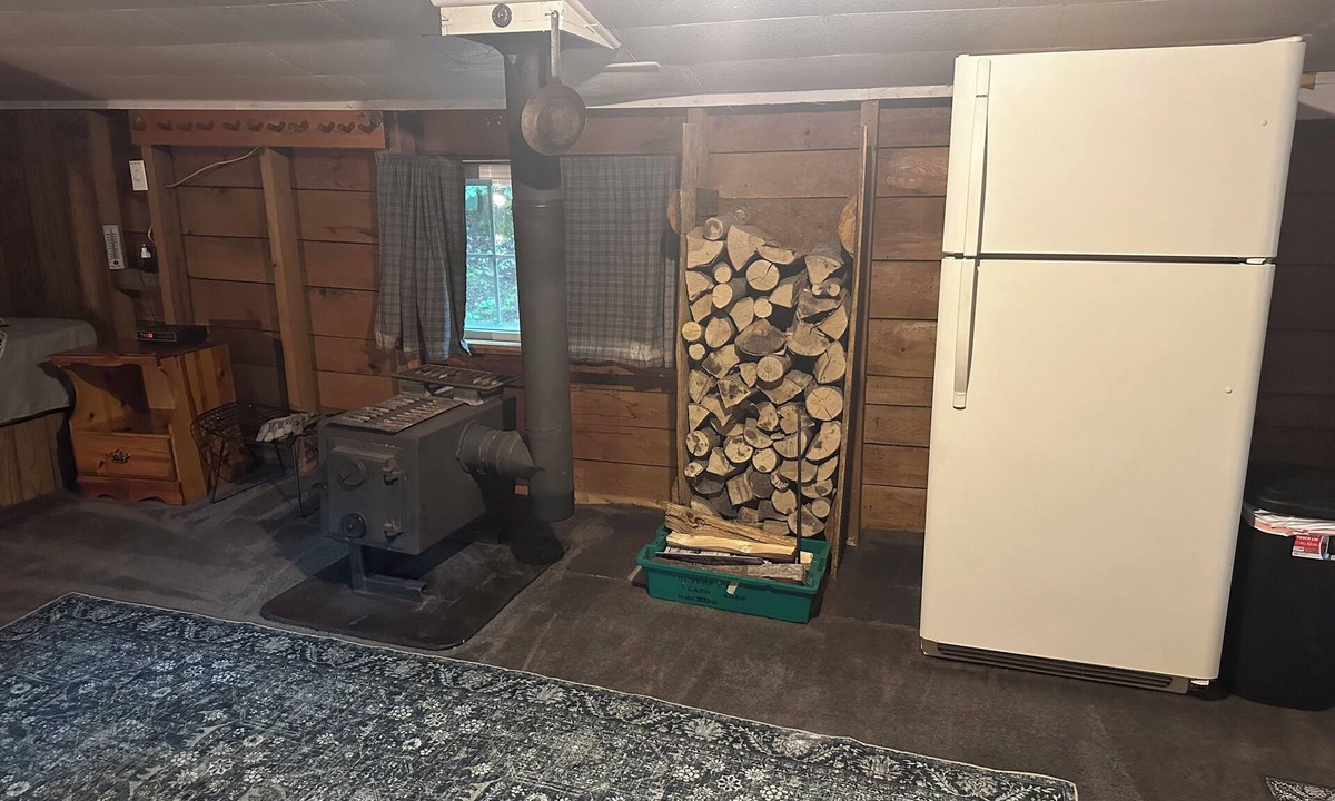Eckerman Cabin | Grandpa’s a rustic 1-bedroom cabin in Eckerman near the Tahquamenon Falls.