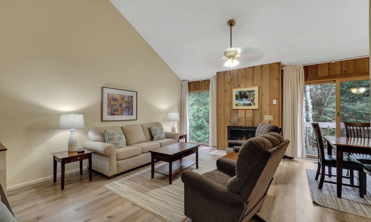 Harbor Springs Condo | Harbor Cove #5, Near Skiing, Golf & Downtown