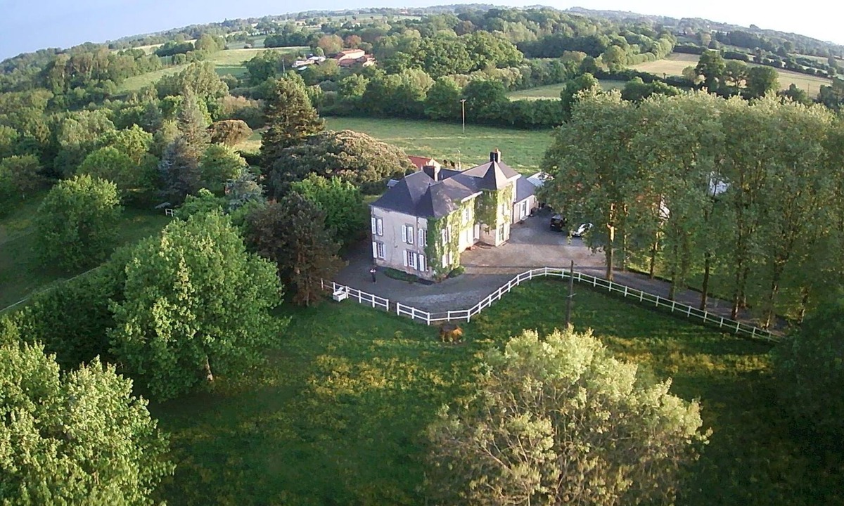 Saint-Mesmin House | Hermitage Castle ★ Private Pool ★ Wooded Park ★ 20 min from Puy du Fou