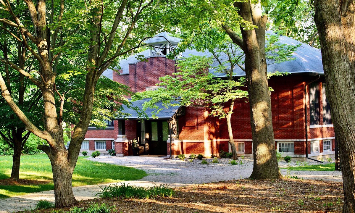 Baroda House | Hills School - Historic Comfort in SW MI Wine Country