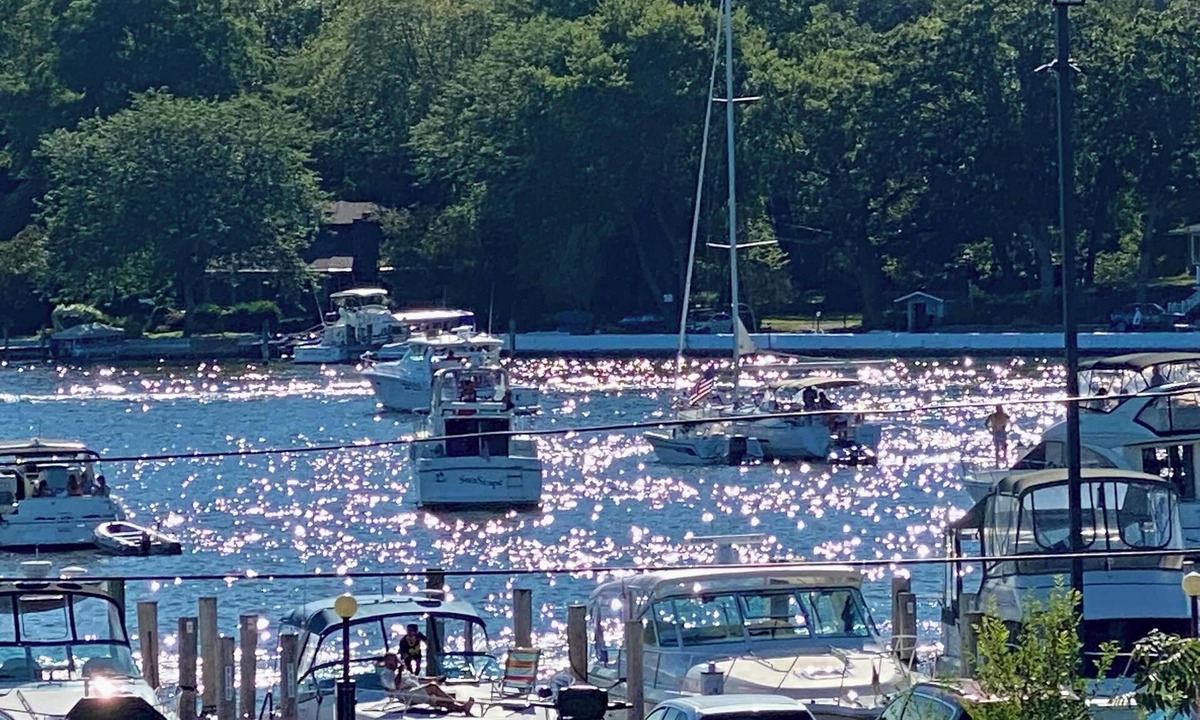 Saugatuck House | Historic Harborview Luxury 3 bed/3-1/2 bath in Saugatuck ,Deck, Grill, parking