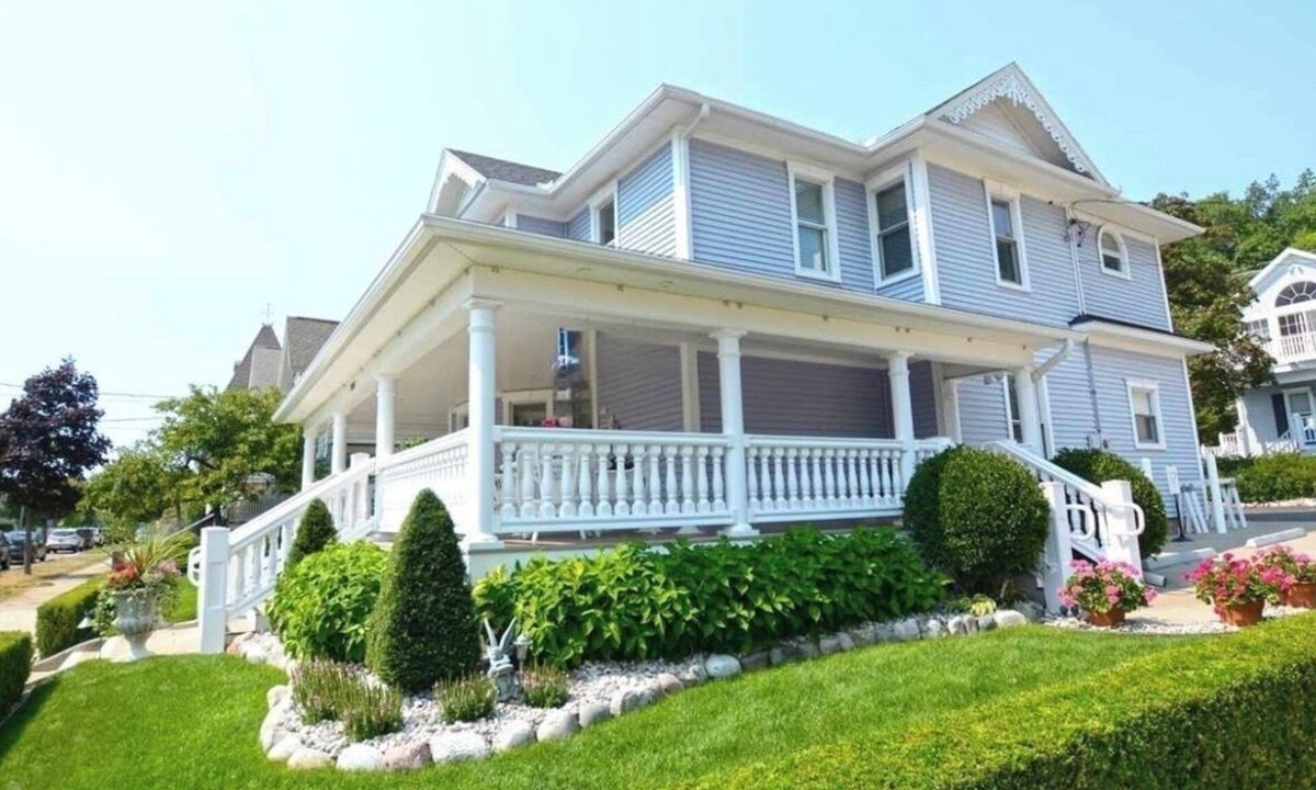 Harbor Springs House | Historic & renovated home in central Harbor Springs, 1 block to water and shops.