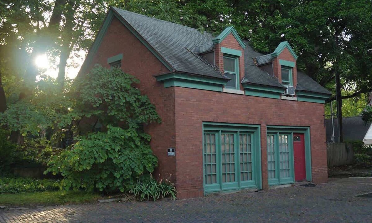 West Washington Apartment | Historic Studebaker Carriage House- Upper Level