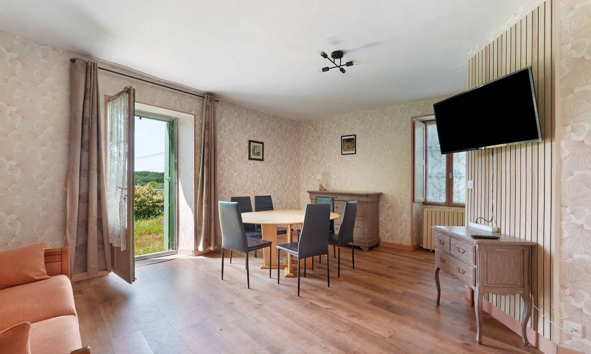 Tiffauges House | Holiday Home “Gîte Logis des Douves” with Private Terrace and Wi-Fi