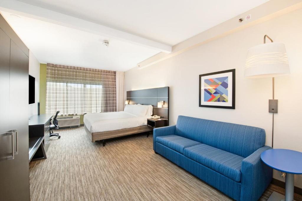 Delafield Hotel | Holiday Inn Express - Delafield by IHG