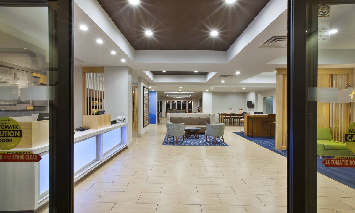 Niles Hotel | Holiday Inn Express Hotel & Suites Niles by IHG