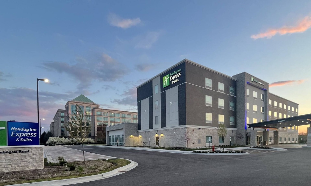 Schaumburg Hotel | Holiday Inn Express & Suites Chicago Schaumburg by IHG