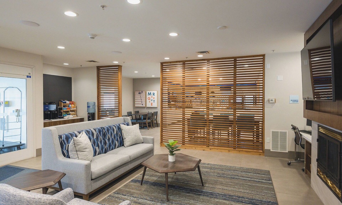 Trowbridge Park Hotel | Holiday Inn Express & Suites Marquette by IHG