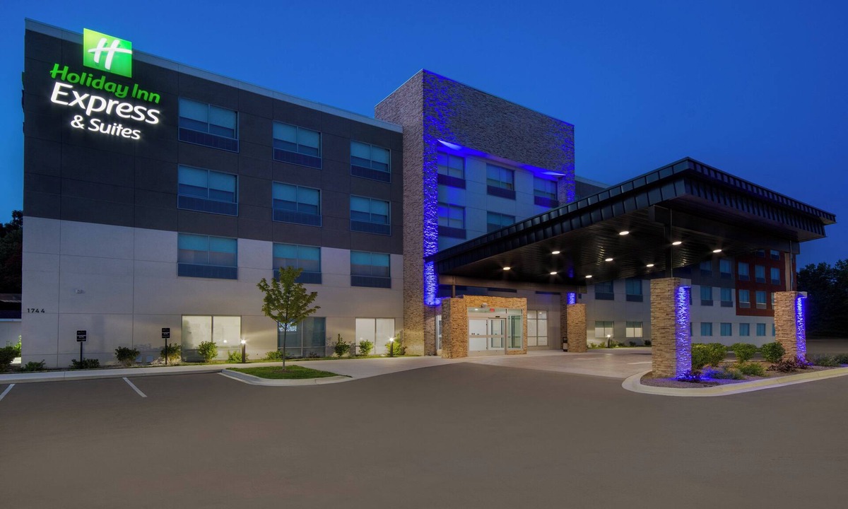 Muskegon Hotel | Holiday Inn Express & Suites Muskegon - Grand Haven by IHG