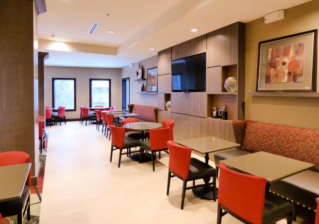 Plymouth Hotel | Holiday Inn Express & Suites Plymouth - Ann Arbor Area by IHG