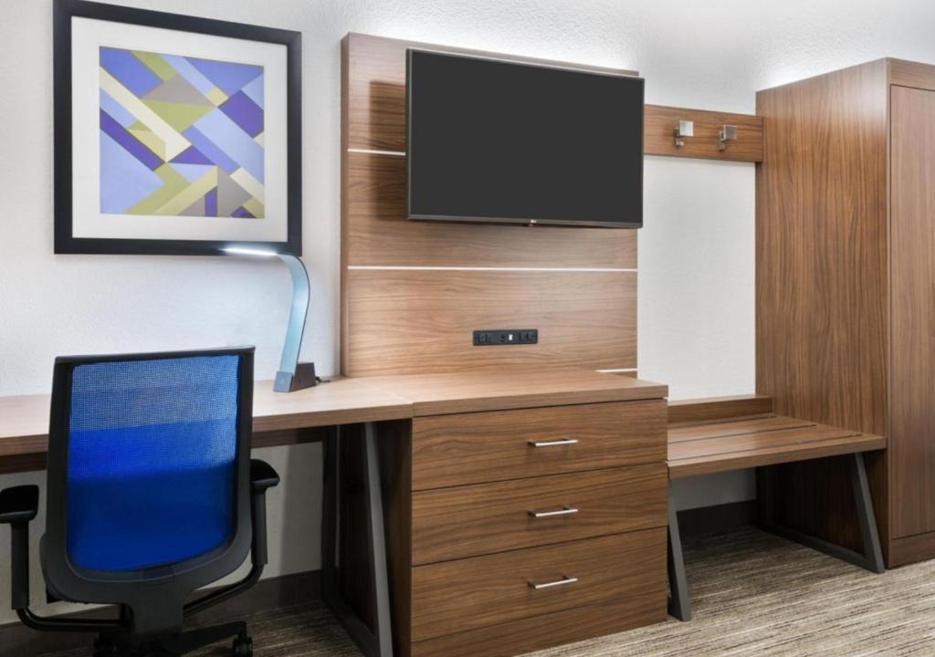 Kokomo Hotel | Holiday Inn Express & Suites - Kokomo South by IHG