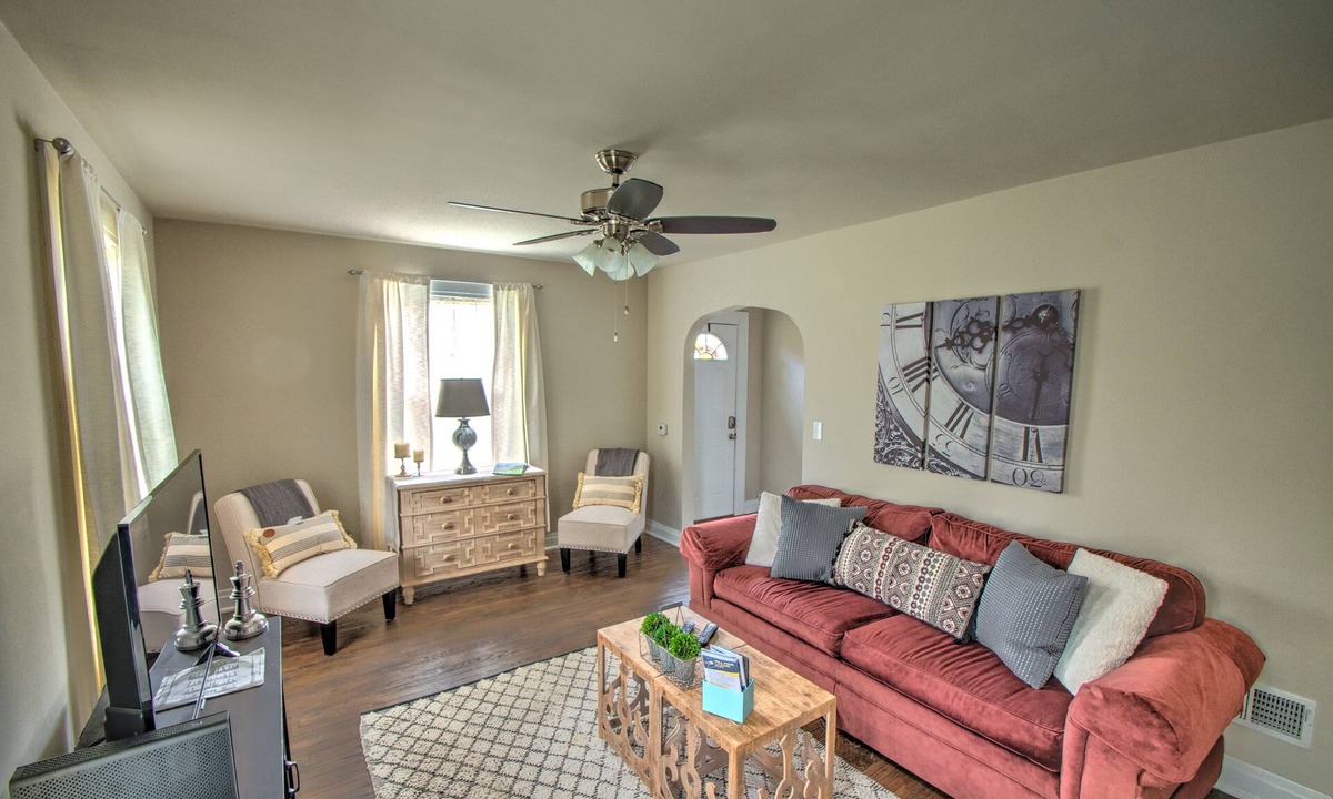 Green Acres House | Home Near I-65, Albanese Candy, Avalon Mnr, Rte 30