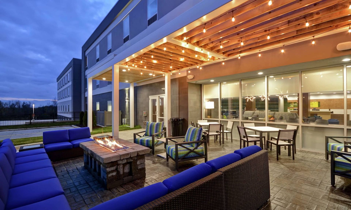 Alpine Center Hotel | Home2 Suites by Hilton Grand Rapids North