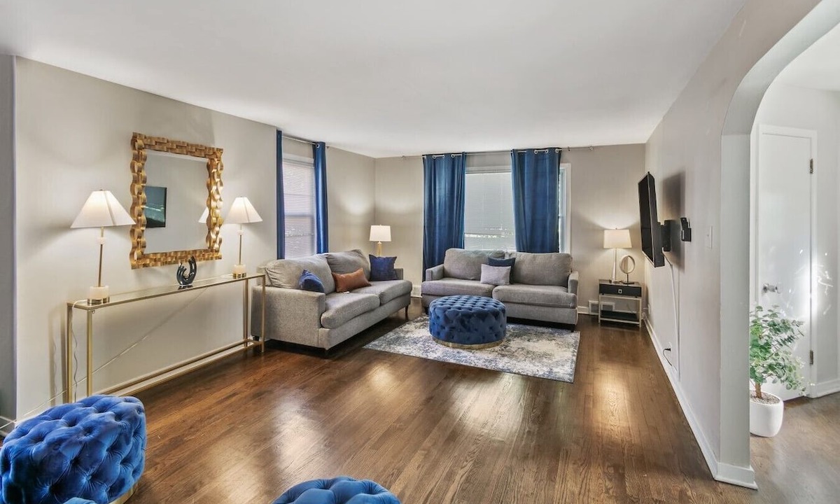 Homewood House | Homewood Haven 3BR Near Chicago & Metra Stration