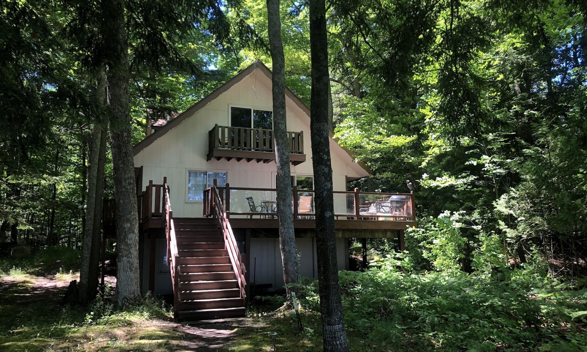 Traverse City House | House on sandy beach in Omena. Budget friendly. Dog ok. Sunrise views.