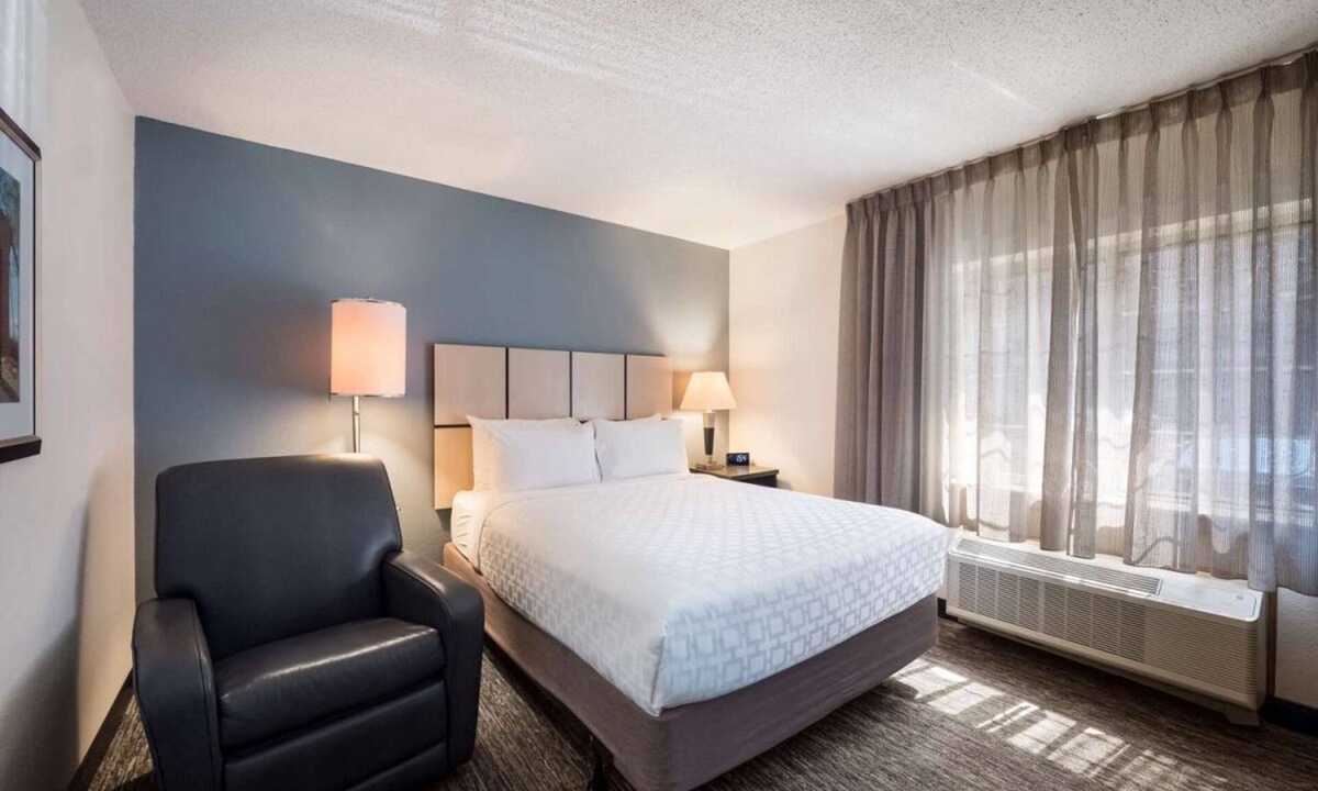 Bryant Pattengill West Hotel | Ideal Mix of Comfort and Value! 4 Modern Units, Close to Michigan Stadium