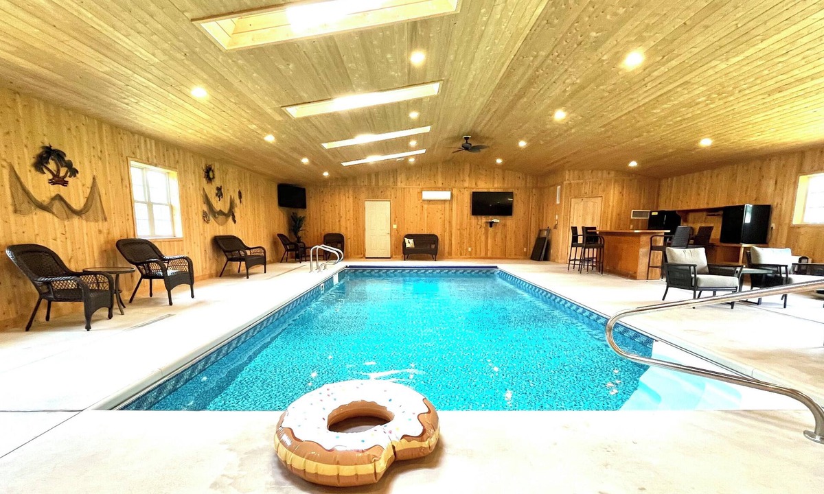Escanaba House | Indoor Heated Pool inside Spacious 4-bedroom house in serene Escanaba with AC