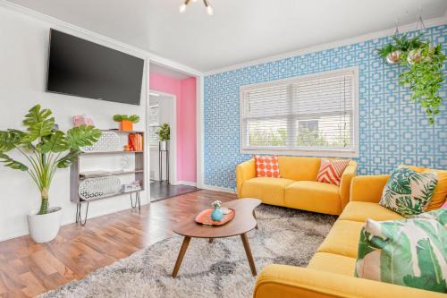Mapleton/Fall Creek House | Indy Palm Pad with Patio & Tiki Bar-Mid-Century Charmer-Family Friendly