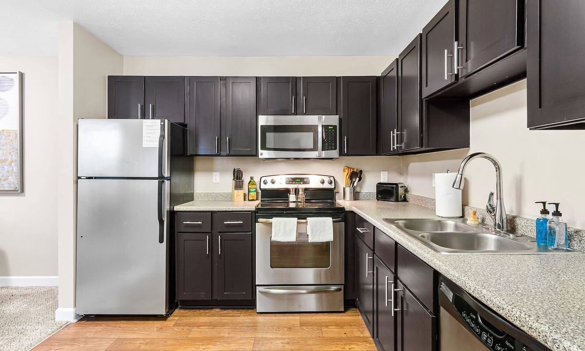 Northeast South Bend Apartment | Kasa | Bright 2BD, Near Norte Dame | South Bend