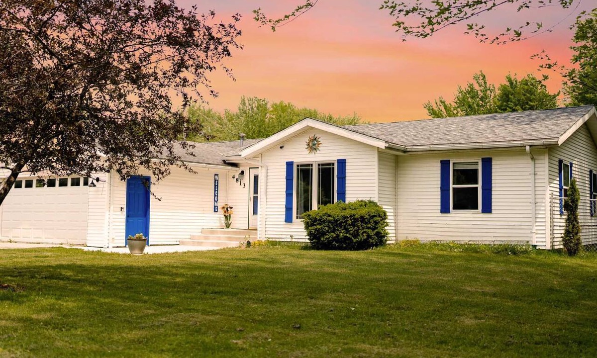 Paw Paw Lake House | Kevins Place near PawPaw Lake!
